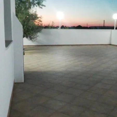 Mary Βίλα *